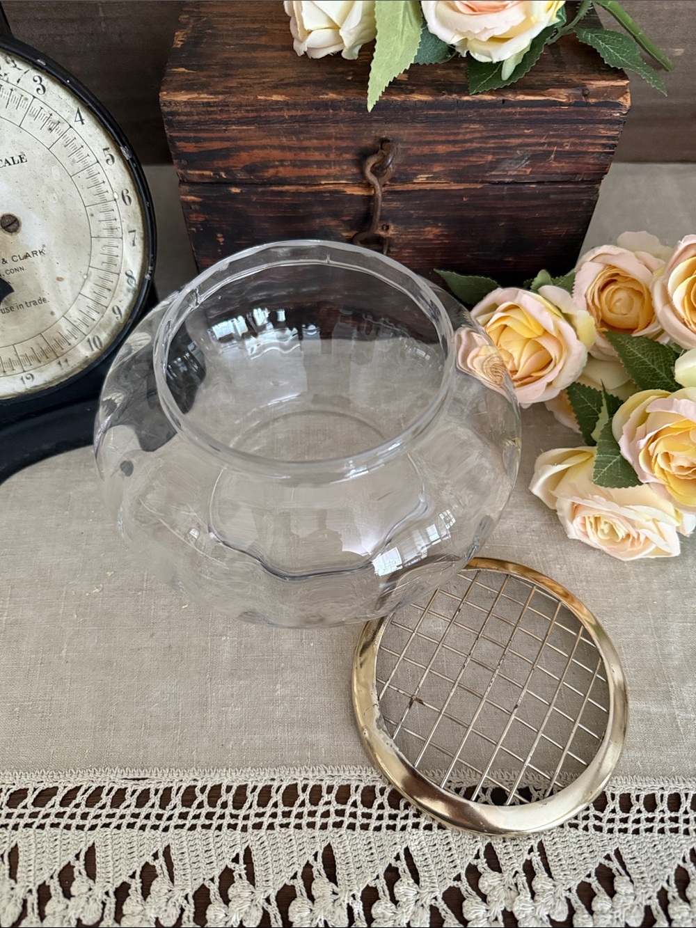 VTG | Glass Bowl Flower Bud Vase - Picture 2 of 9